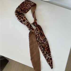 • 70’s retro cheetah headband •